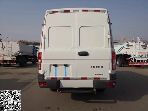 國五依維柯長軸后雙輪柴油面包冷藏車